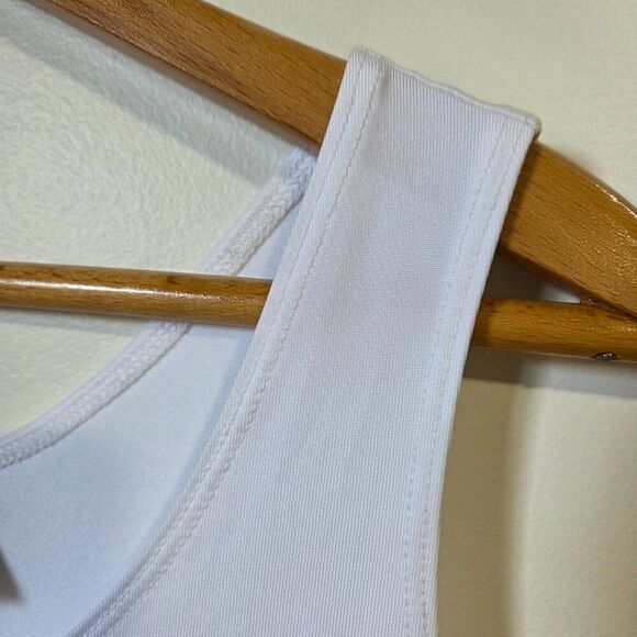 EUC CHICO'S WHITE SCOOP NECK TANK TOP SIZE 1 / WOMENS MEDIUM - Picture 9 of 15